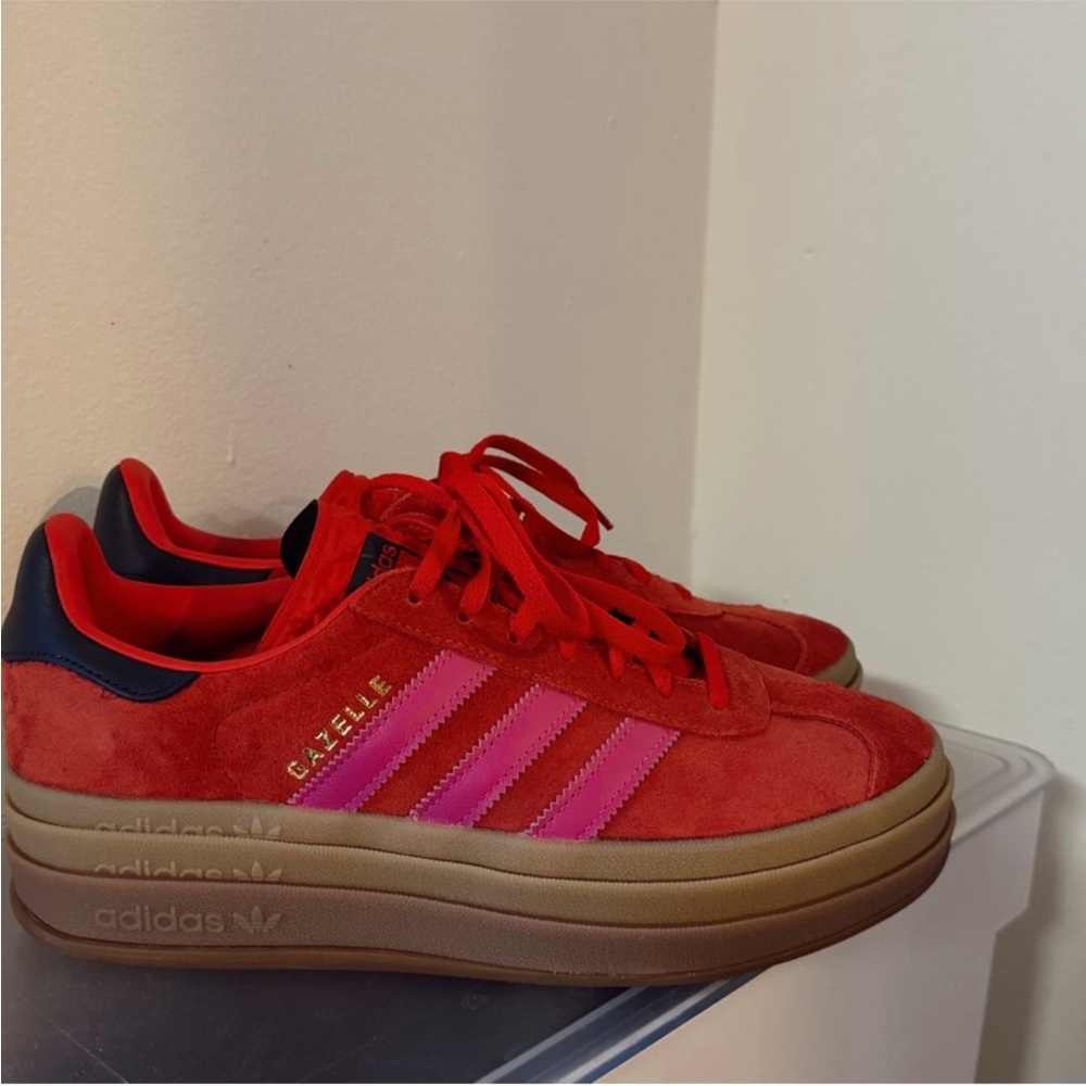 Adidas Red Sneakers with Pink Stripes - Picture 4 of 4